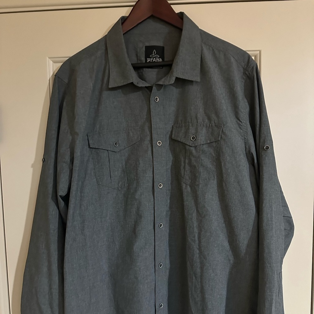 Men’s Prana grey button performance XL